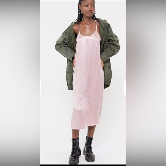 Urban Renewal silky dress rose size medium midi - Picture 5 of 7